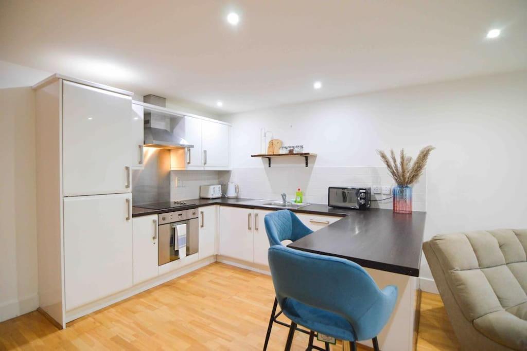 Cosy, Centrally Located Studio With Gated Parking! ラフバラー エクステリア 写真