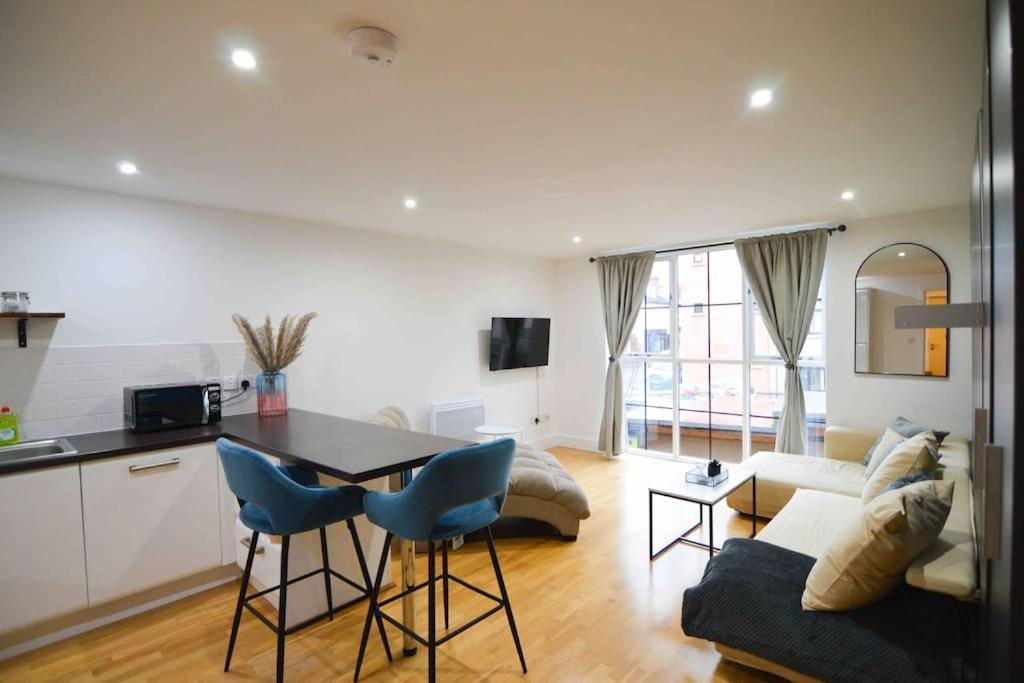 Cosy, Centrally Located Studio With Gated Parking! ラフバラー エクステリア 写真